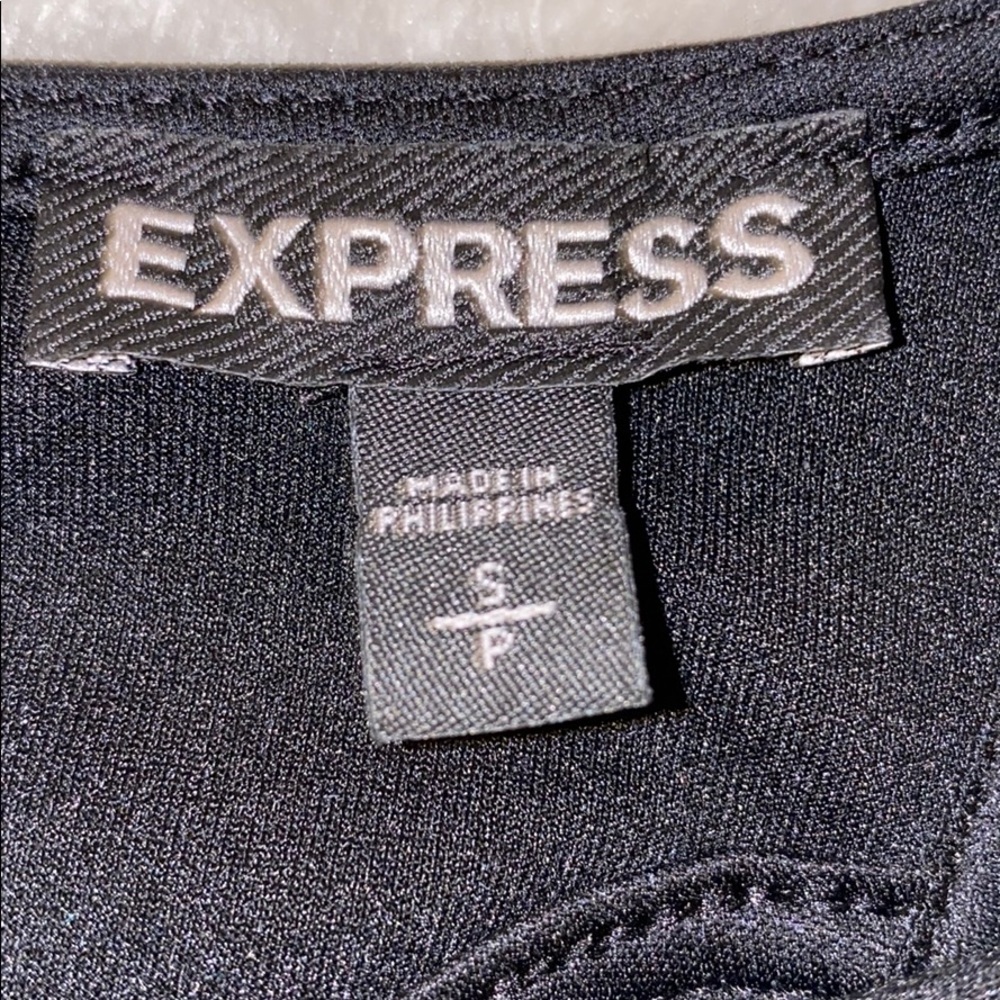 Express Cropped Top - Picture 2 of 4